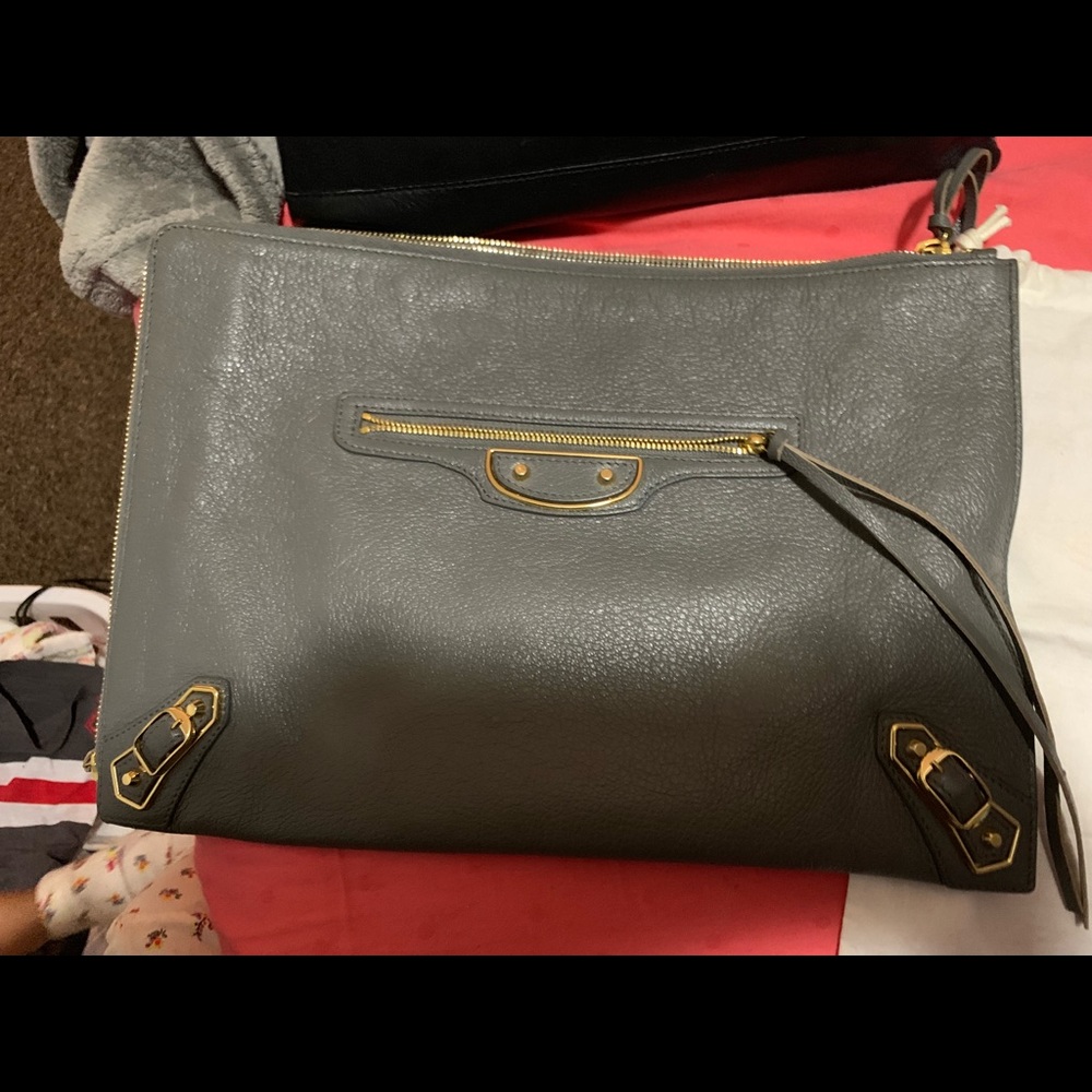 Large pouch